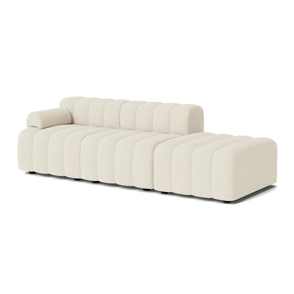 canapé avec assise profonde en tissu bouclé